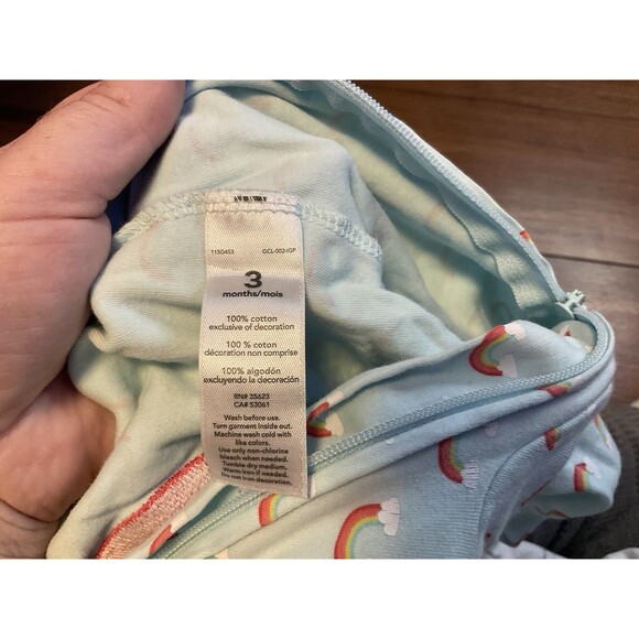 Carters Lot Of 2 Baby Girl Sleepers 3 Months Zipper Footed Rainbow Butterfly - Picture 7 of 9